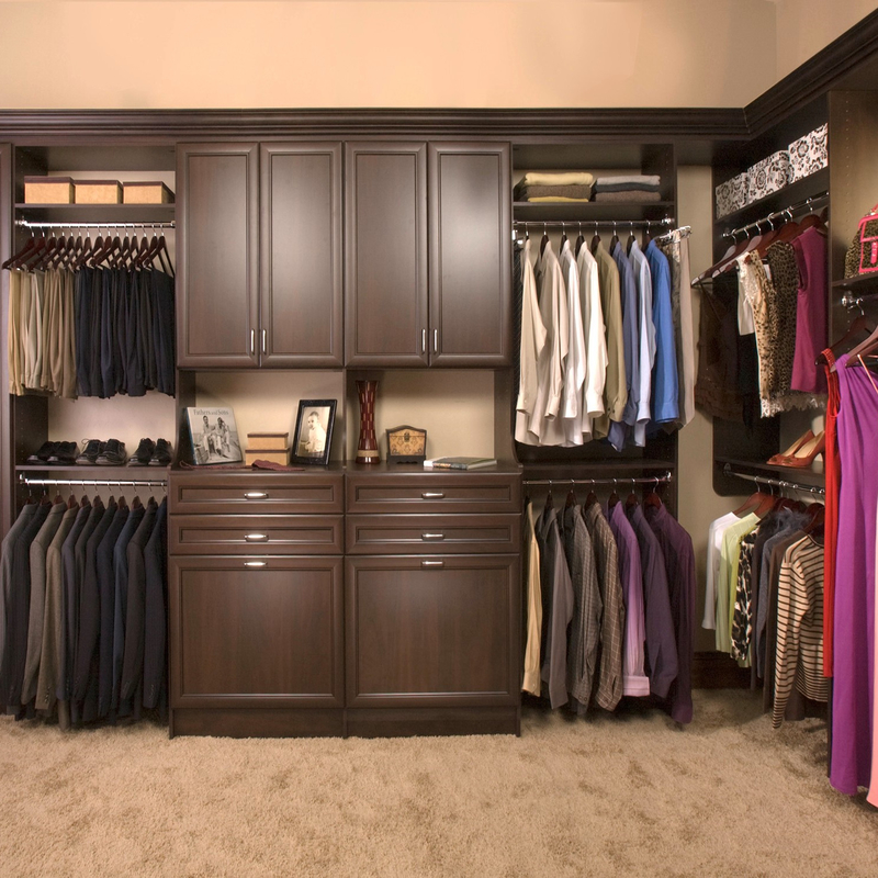 کمد چوبی جامد Walk In Closet کابینت های ذخیره سازی لباس های مدرن کلاسیک U شکل قهوه ای