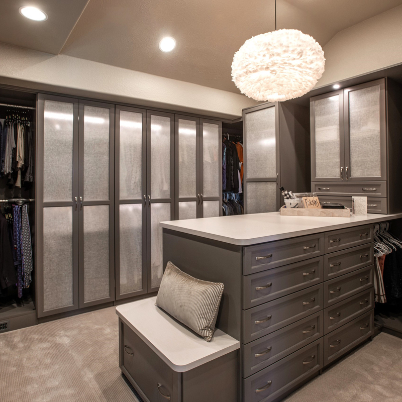 قفسه جعبه کمد چوبی کلاسیک سیاه و سفید مونتاژ شده Walk In Closet Organizer