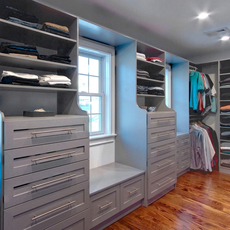 قفسه جعبه کمد چوبی کلاسیک سیاه و سفید مونتاژ شده Walk In Closet Organizer